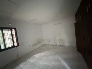 3chbre Villa dans Francis Gweh, Cocody à Louer