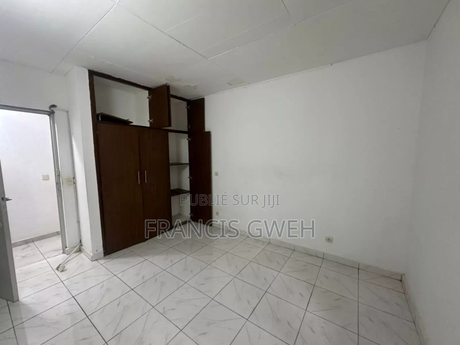 3chbre Villa dans Francis Gweh, Cocody à Louer