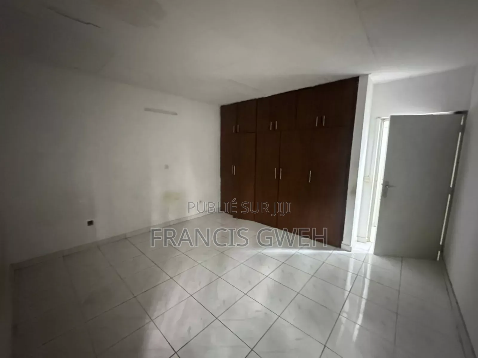 3chbre Villa dans Francis Gweh, Cocody à Louer