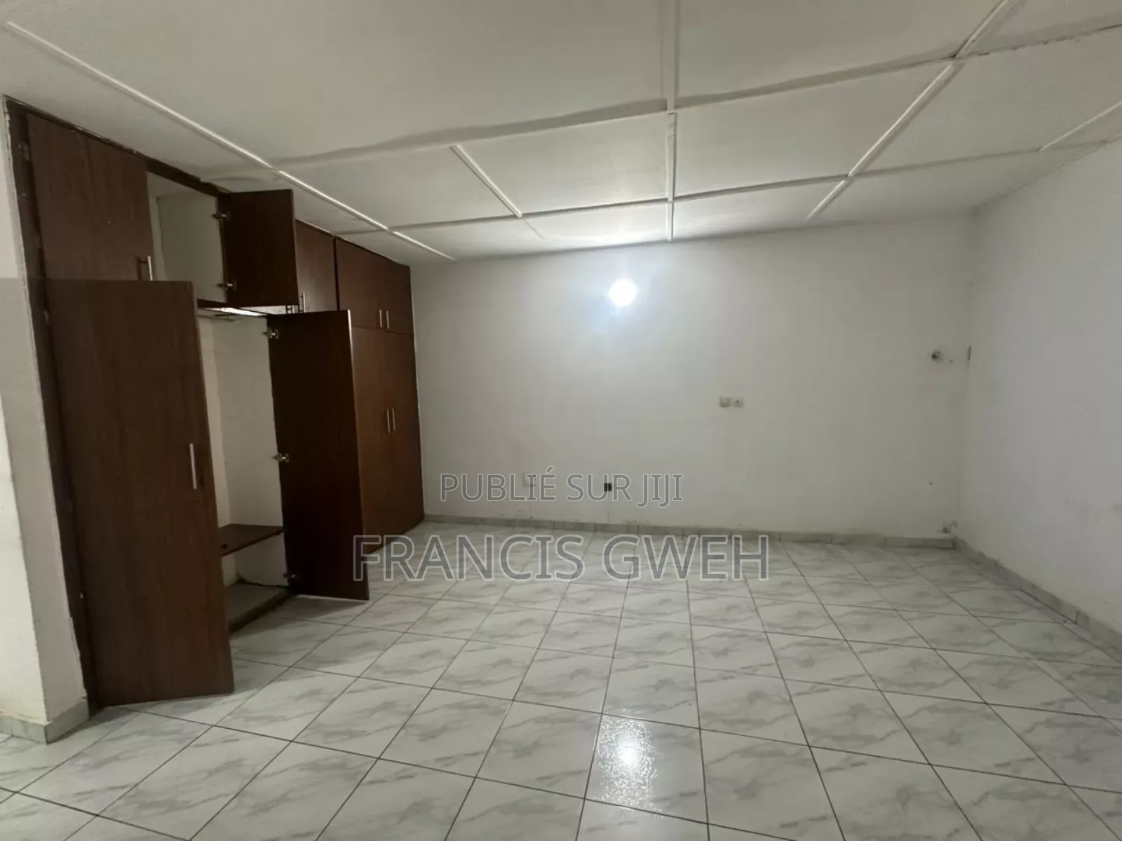 3chbre Villa dans Francis Gweh, Cocody à Louer