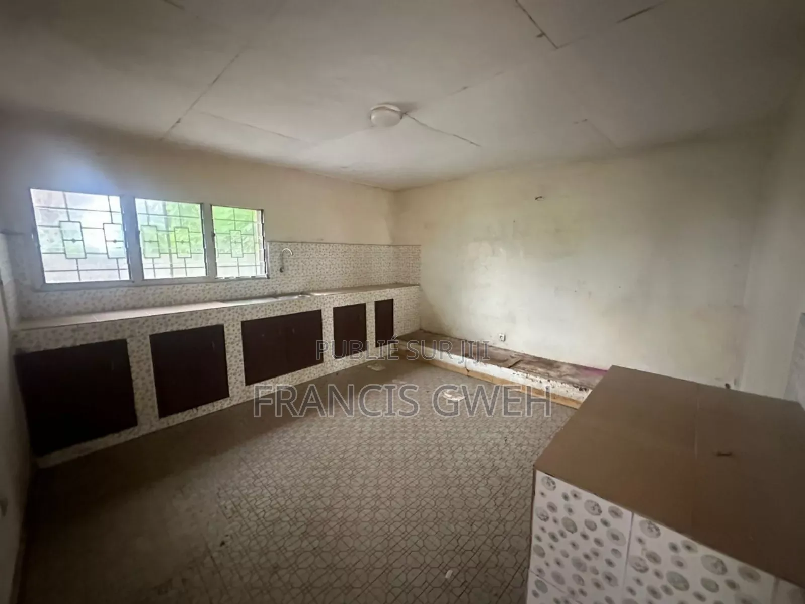 3chbre Villa dans Francis Gweh, Cocody à Louer