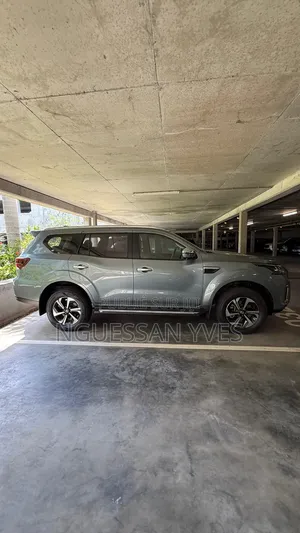 Nissan Terrano 2022 Gris