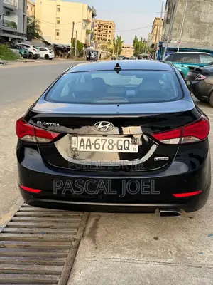 Hyundai Elantra Limited Sedan FWD (2.0L 4cyl 6A) 2017 Black