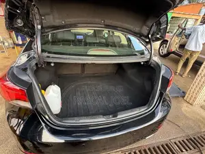 Hyundai Elantra Limited Sedan FWD (2.0L 4cyl 6A) 2017 Black