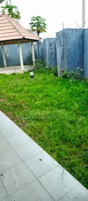 Villa 04pieces +01 Dépendante, 150 Millions