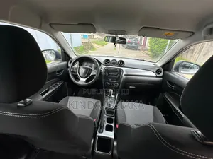 Suzuki Vitara 2021 Gris