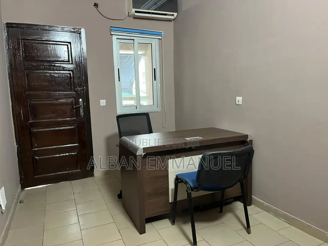 Sous-Location : Villa Configurée en Open Space – 7 Bureaux Disponibles