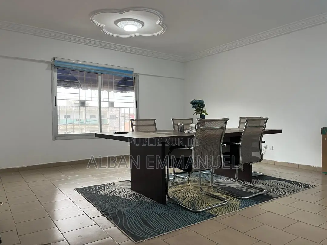 Sous-Location : Villa Configurée en Open Space – 7 Bureaux Disponibles