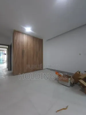 Furnished 3chbre Appartement dans Location Immobilière, Cocody à Vendre