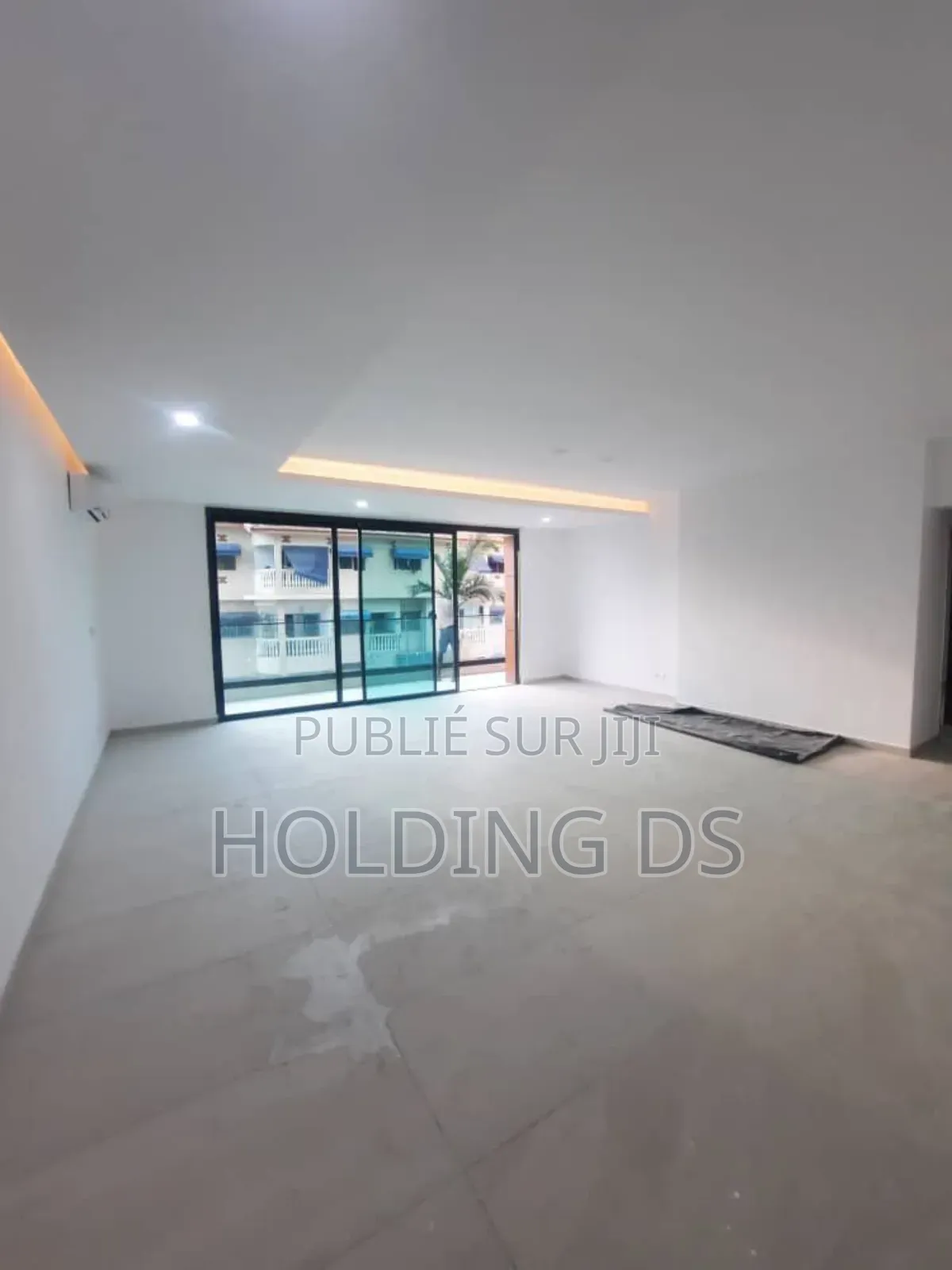 Furnished 3chbre Appartement dans Location Immobilière, Cocody à Vendre