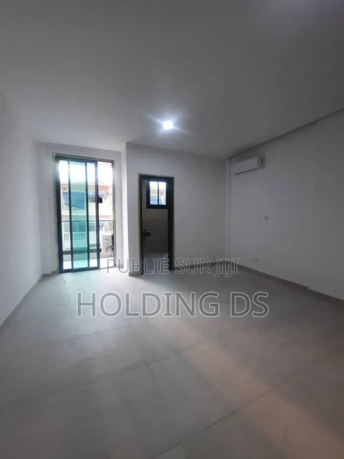 Furnished 3chbre Appartement dans Location Immobilière, Cocody à Vendre