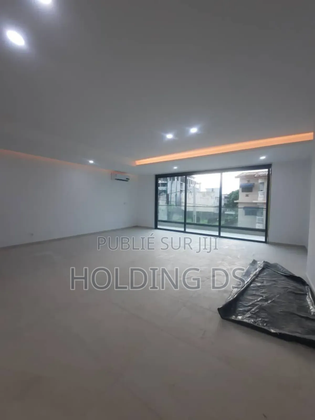 Furnished 3chbre Appartement dans Location Immobilière, Cocody à Vendre