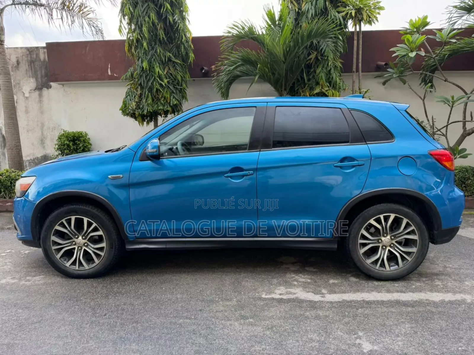 Mitsubishi Outlander 2018 Blue