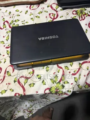 Ordinateur Portable Toshiba 4GB Intel Core I3 SSD 500GB