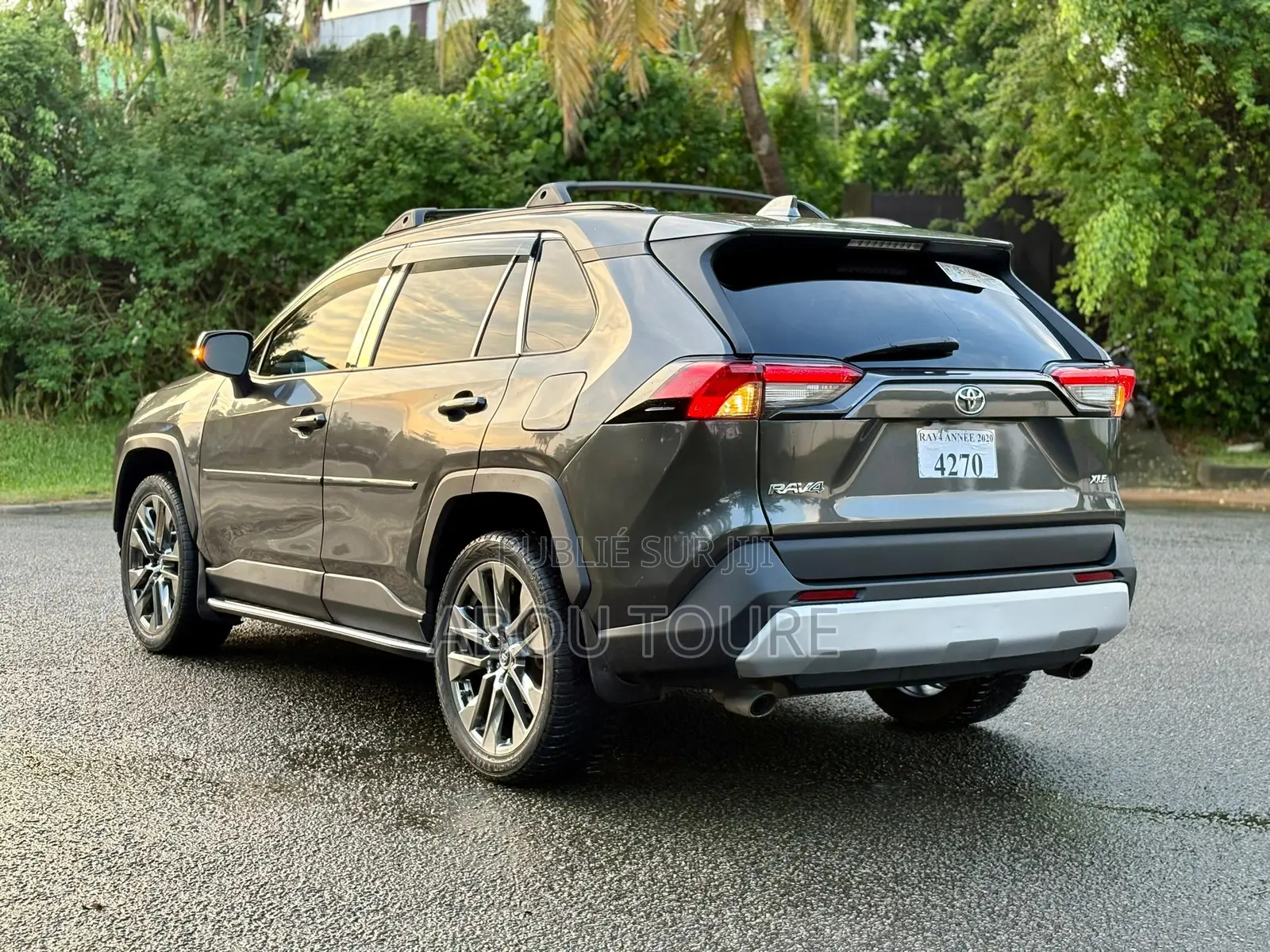 Toyota RAV4 XLE AWD 2020 Gris