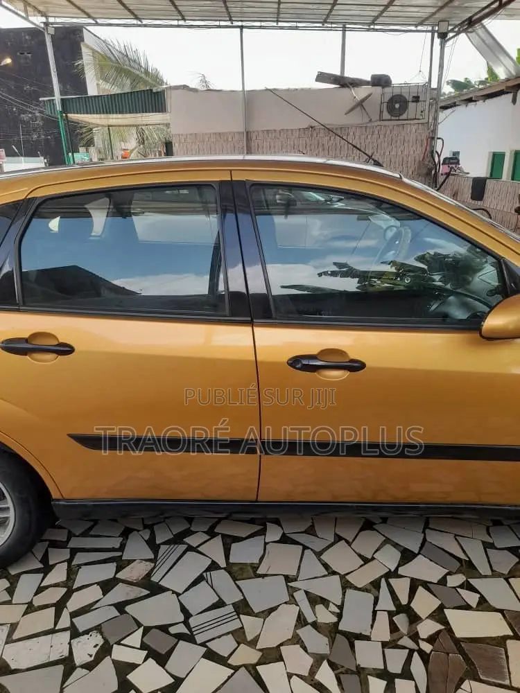 Ford Focus 1.6 1999 Doré