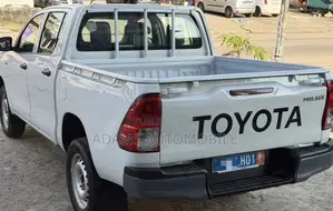 New Toyota Hilux 2023 Blanc