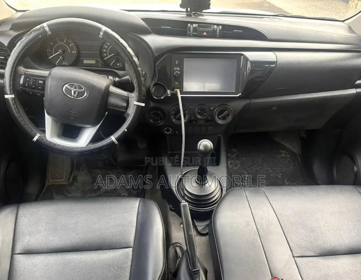 New Toyota Hilux 2023 Blanc