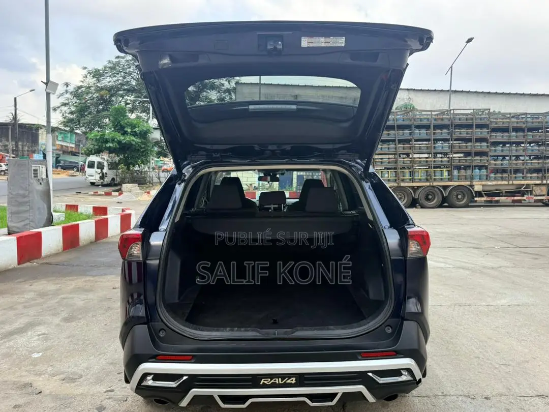 Toyota RAV4 2022 Blue