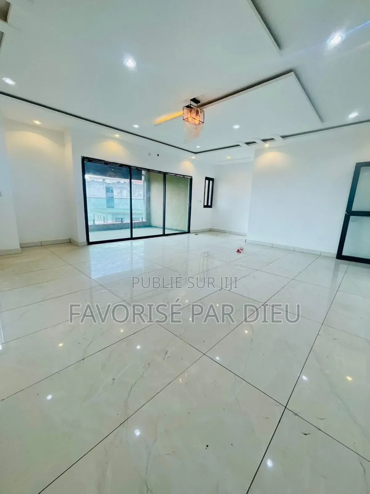 3chbre Appartement dans Cocody à Louer