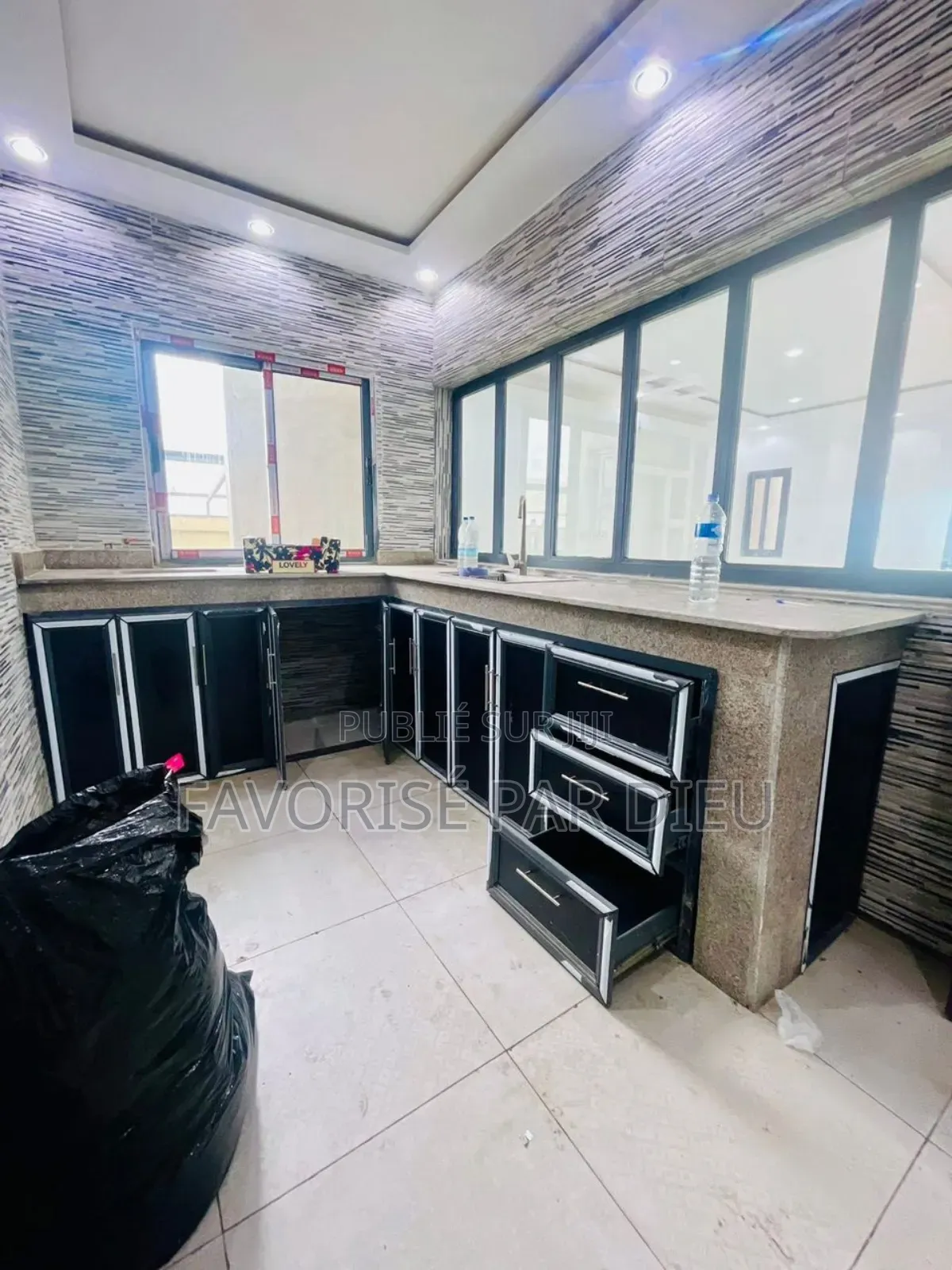 3chbre Appartement dans Cocody à Louer