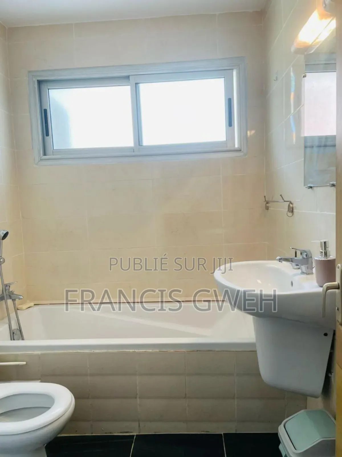 Furnished 3chbre Appartement dans Francis Gweh, Cocody à Louer