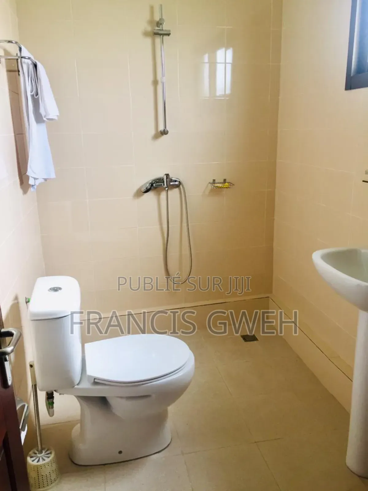 Furnished 4chbre Duplex dans Francis Gweh, Cocody à Louer