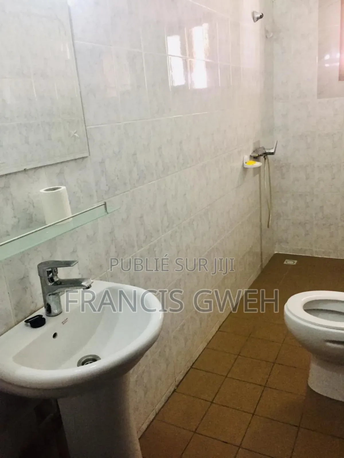 Furnished 4chbre Duplex dans Francis Gweh, Cocody à Louer