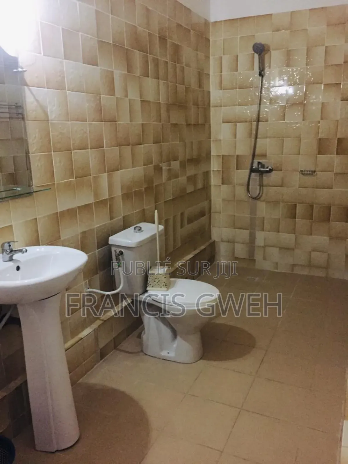 Furnished 4chbre Duplex dans Francis Gweh, Cocody à Louer