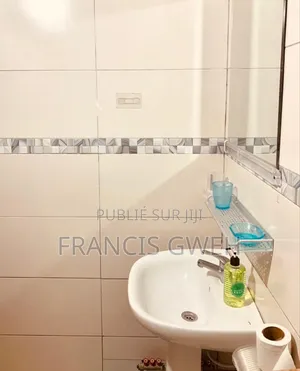 Furnished 1chbre Appartement dans Francis Gweh, Cocody à Louer