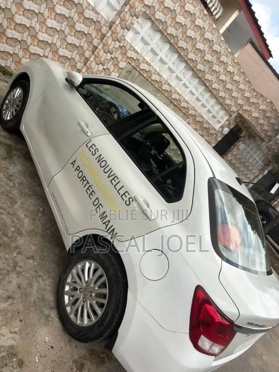 Suzuki Dzire 2023 Blanc