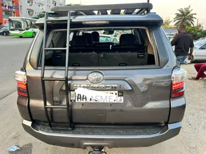 Toyota 4-Runner 2024 Gris