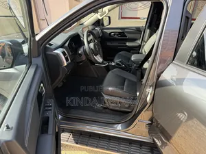 Mitsubishi L200 2025 Gris