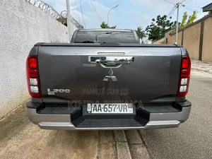 Mitsubishi L200 2025 Gris