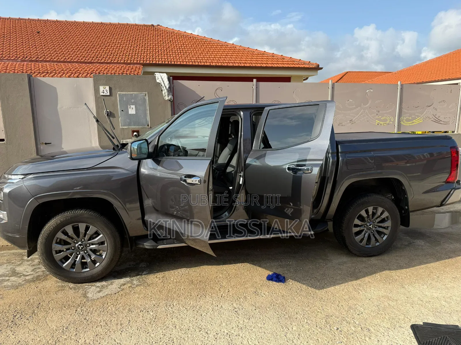 Mitsubishi L200 2025 Gris