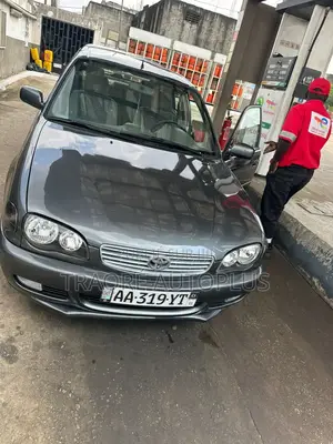 Toyota Corolla 1.4 Sedan 2002 Gris