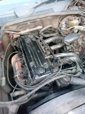 Mercedes-Benz 190 1984 Rouge