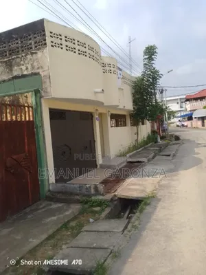 5chbre Villa dans Gabonza, Cocody à Vendre