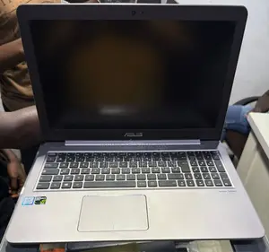 Ordinateur Portable Asus A42JV 8GB AMD Ryzen 7 SSD 256GB