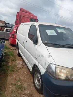 Toyota HiAce 2018 Blanc