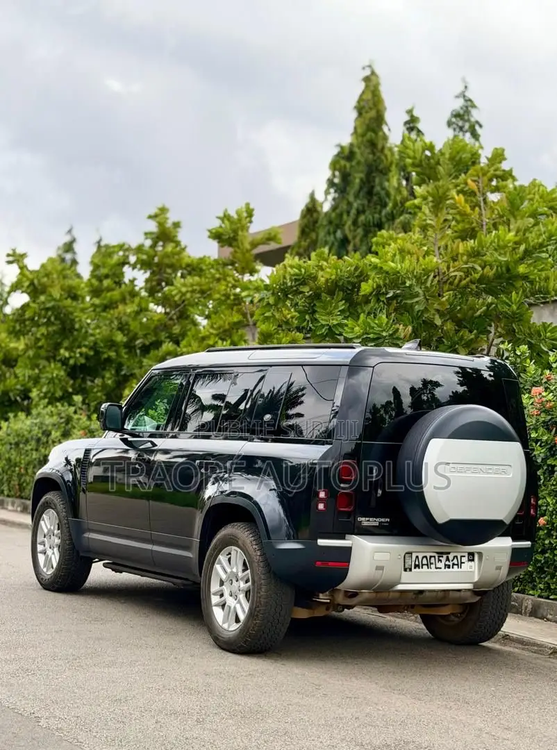 Land Rover Defender X-Dynamic SE 2024 Black