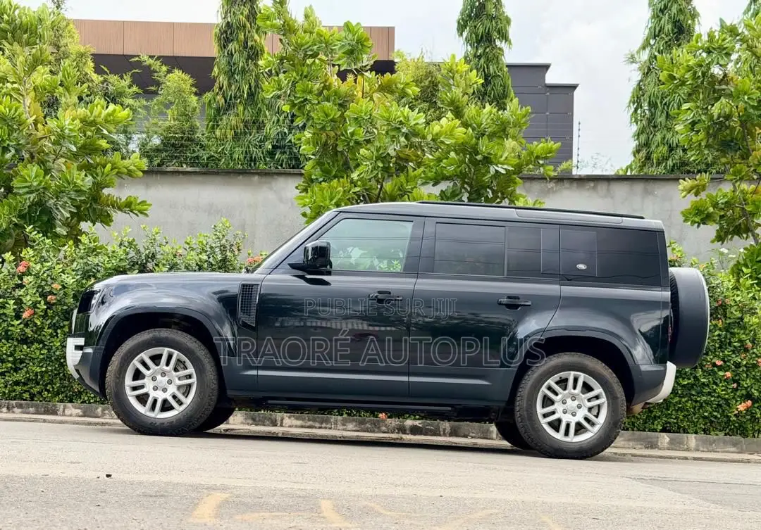 Land Rover Defender X-Dynamic SE 2024 Black