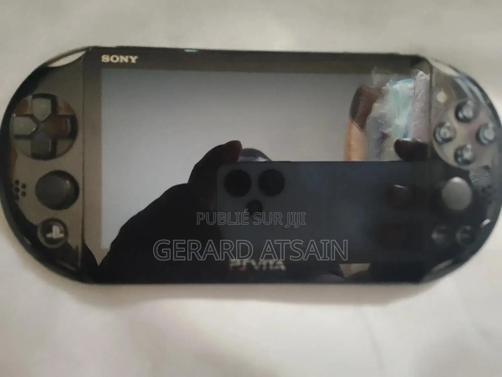 Ps Vita Noir Non Craqué Avec Quelques Disquettes(Écran Endommagé)