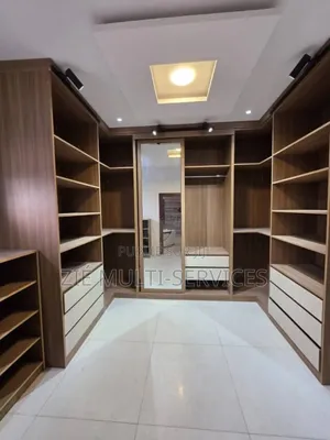 5chbre Villa dans Zié Multi-Service, Cocody à Vendre