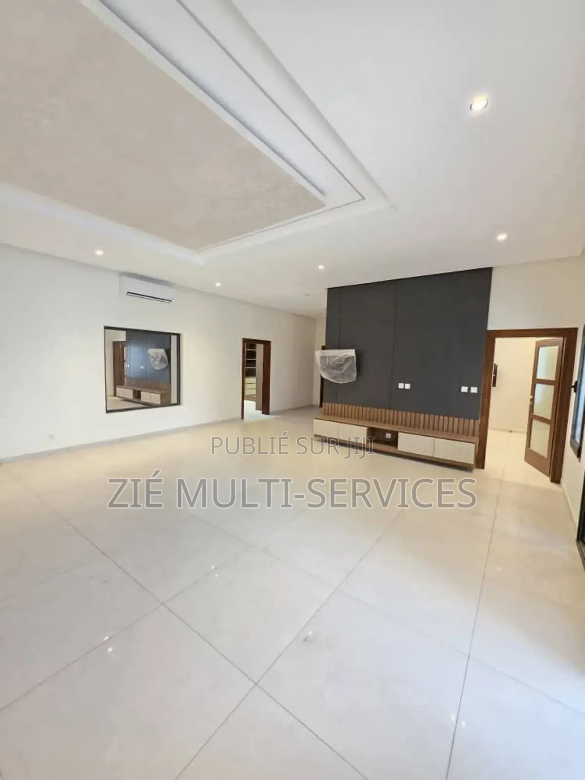 5chbre Villa dans Zié Multi-Service, Cocody à Vendre