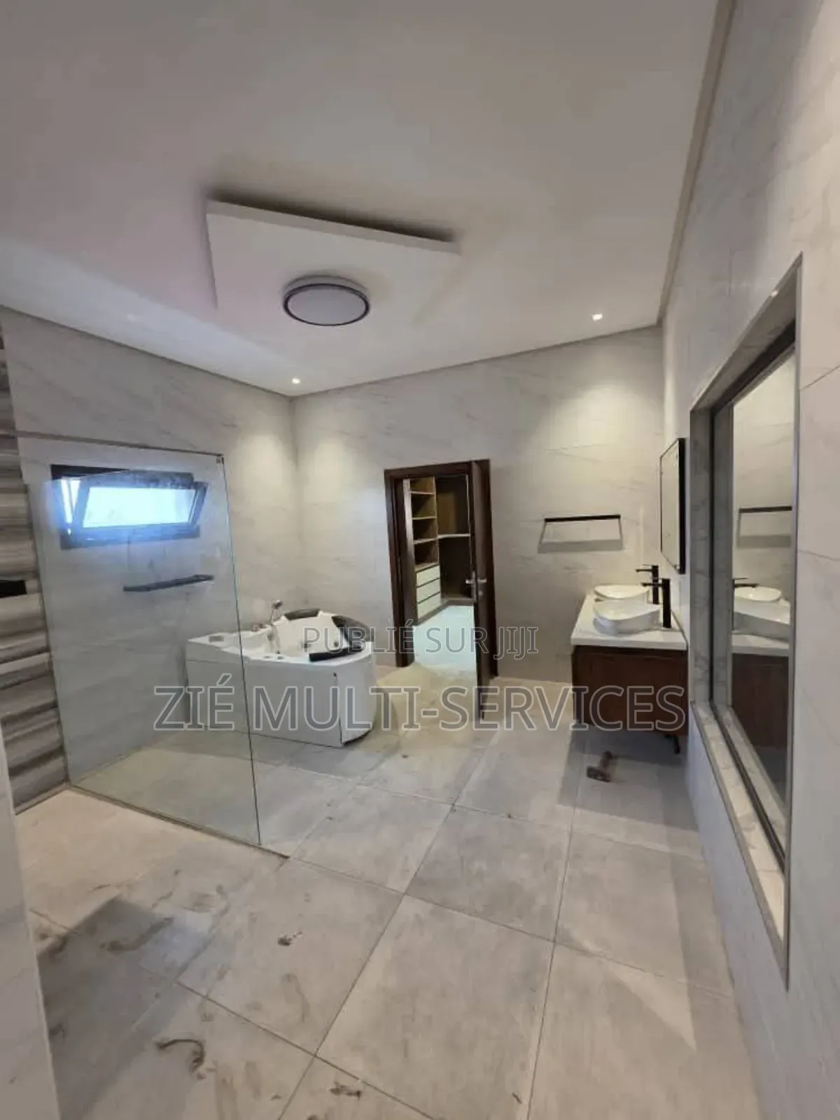 5chbre Villa dans Zié Multi-Service, Cocody à Vendre