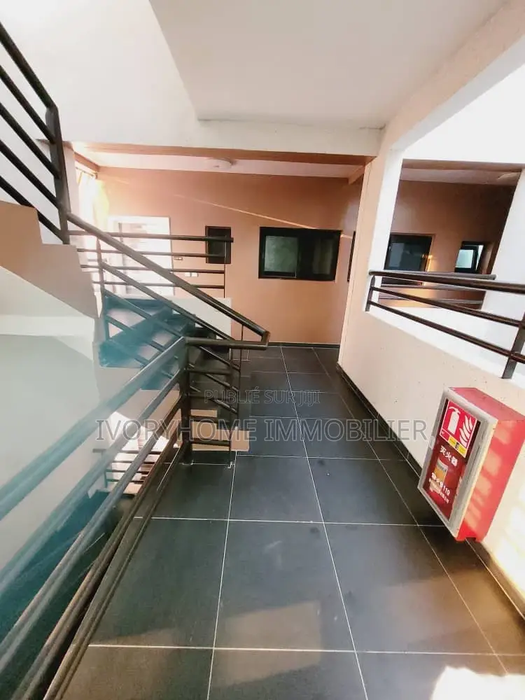 1chbre Appartement dans Cocody à Louer