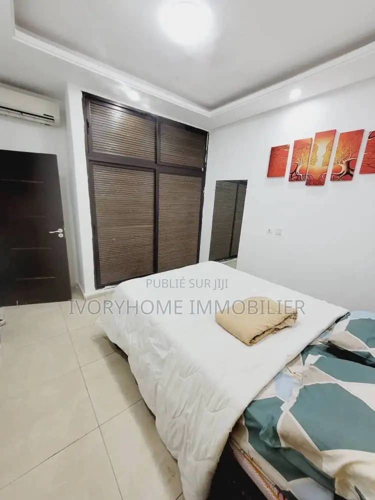 1chbre Appartement dans Cocody à Louer