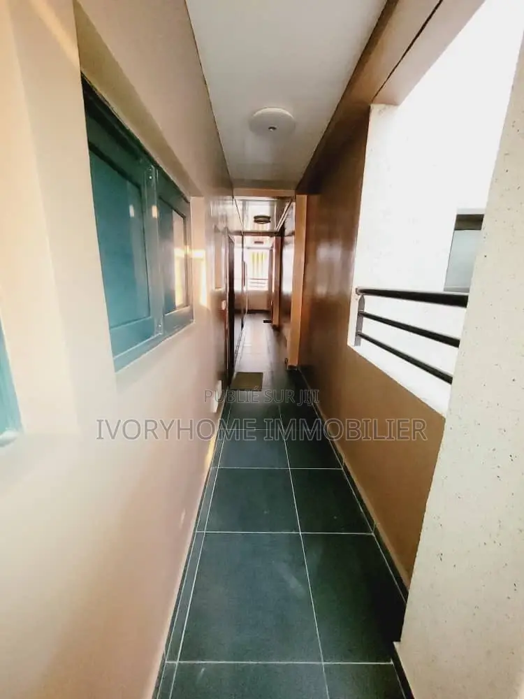 1chbre Appartement dans Cocody à Louer