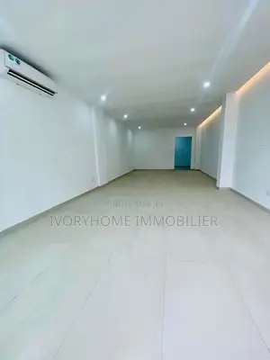 3chbre Appartement dans Cocody à Louer